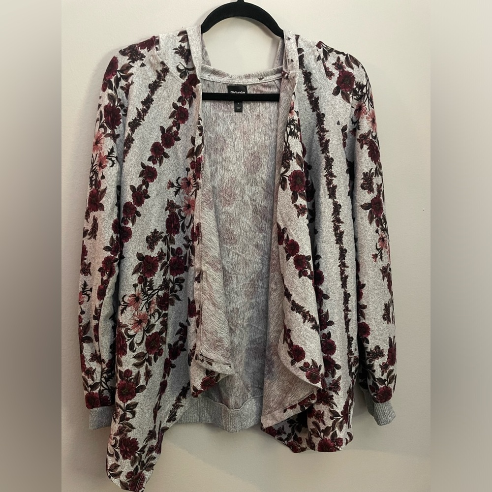 Long sleeve sweater cardigan hoodie. Soft and comfortable. Like New! Size large